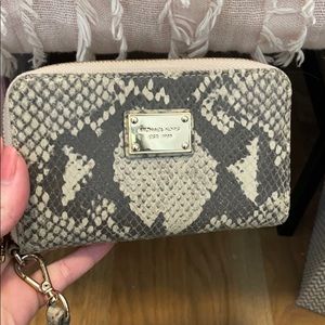 MICHAEL KORS wristlet wallet. Snake skin.
